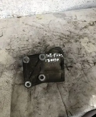 Infiniti FX Engine mounting bracket