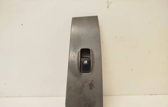 Hyundai Matrix Electric window control switch 9358017000