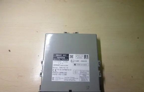 Toyota RAV 4 (XA40) Keyless (KESSY) go control unit/module 8999042070 G632