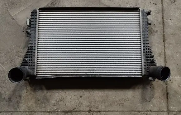Volkswagen Golf Plus Intercooler radiator 1K0145803L