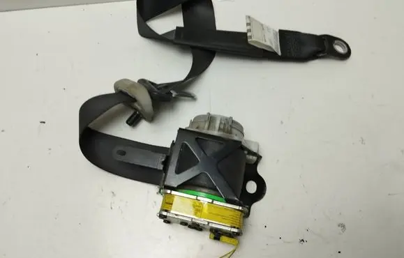 Toyota Urban Cruiser (XP110) Front seatbelt 0438118