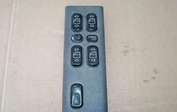 Mercedes-Benz A W168 Electric window control switch 1688202810