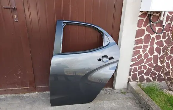 Toyota Yaris XP210 Rear door