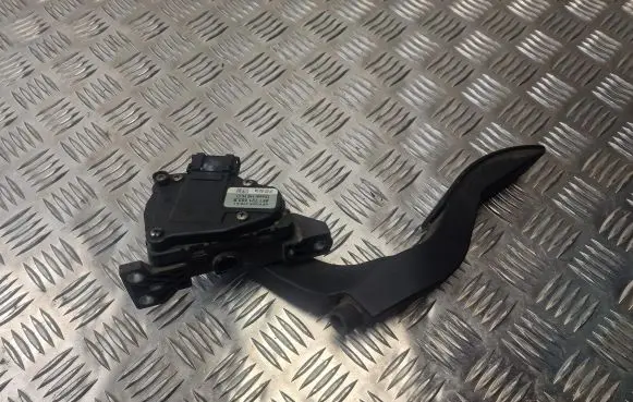 Audi A4 S4 B7 8E 8H Accelerator throttle pedal 8E1721523B
