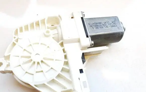 Audi Q3 8U Front door window regulator motor 8K0959802B