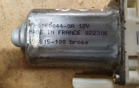 Ford Focus C-MAX Front door window regulator motor FR01600440A 994815100