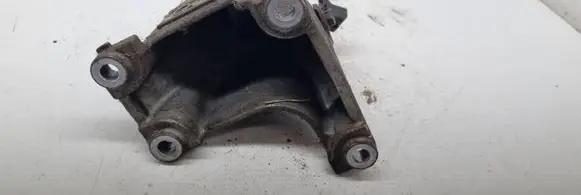Suzuki Grand Vitara II Engine mounting bracket 200190