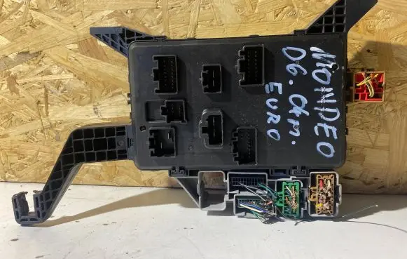 Ford Mondeo Mk III Fuse box set 1S7T14A073AF E10530791