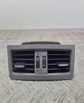 Rear air vent grill