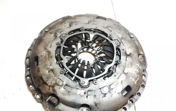 Opel Zafira B Pressure plate 124035110