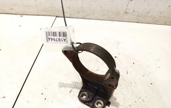Engine mounting bracket