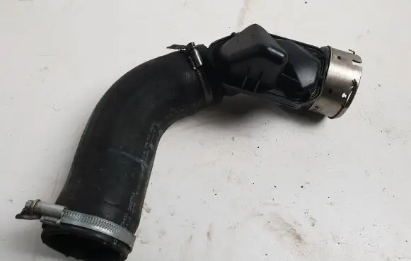 Volvo XC90 Intercooler hose/pipe 31422061