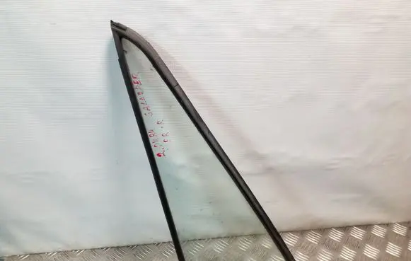 Hyundai Galloper Front vent window/glass (coupe) 