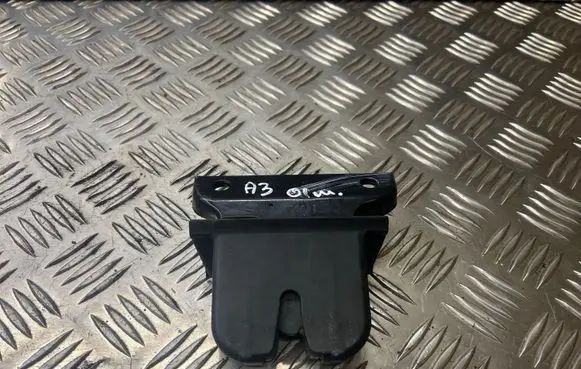 Audi A3 S3 8L Tailgate/trunk/boot lock/catch/latch 8L0827520C