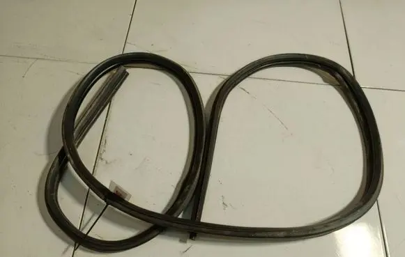 Ford Fiesta Trunk rubber seal (body) 