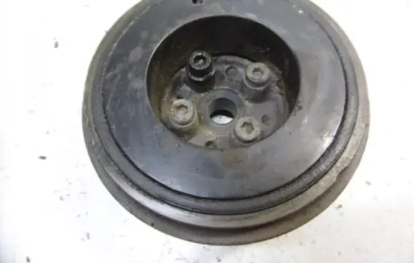 Volkswagen PASSAT B5 Crankshaft pulley 038105243