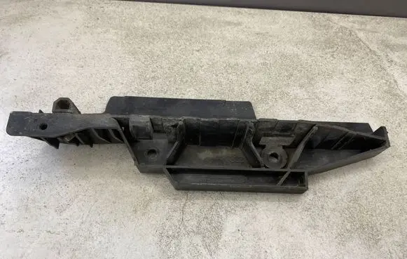 Battery bracket