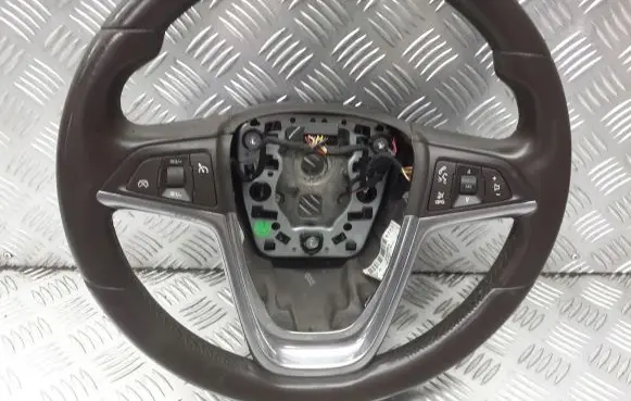 Opel Insignia A Steering wheel 13306886