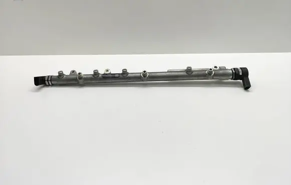 BMW 5 E60 E61 Fuel main line pipe 7788679 0445216008 064125L5