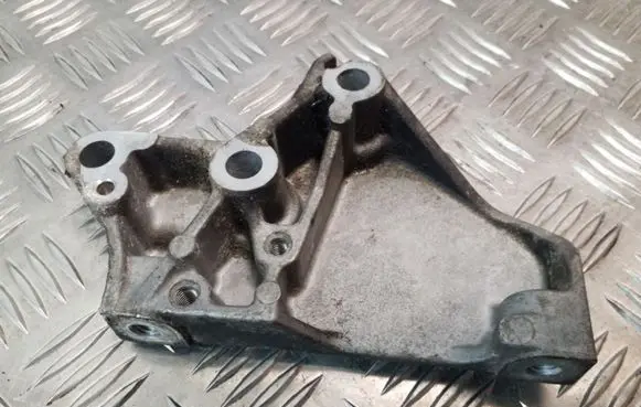 Volvo S60 Engine mounting bracket 9180996