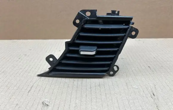 Iveco Daily 6th gen Dash center air vent grill 227015