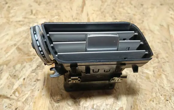 Mercedes-Benz E W212 Dashboard side air vent grill/cover trim A2128303354