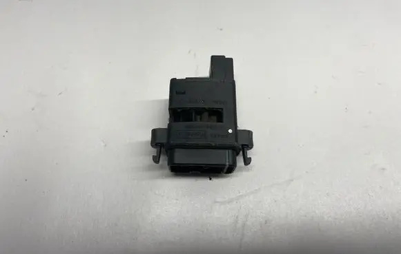 Ford Mustang VI Oil temperature sensor DG9H19T562C