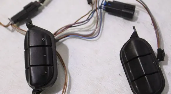 Opel Vectra B Steering wheel buttons/switches 15689800 90508669
