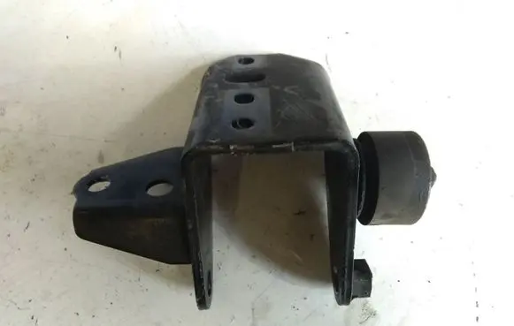 Toyota Avensis T250 Engine mounting bracket
