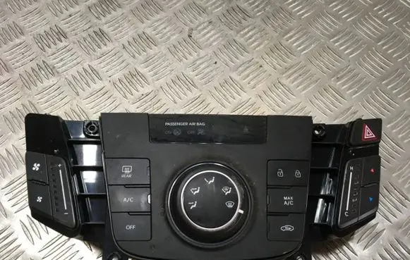 Hyundai i40 Climate control unit 972503ZRG0