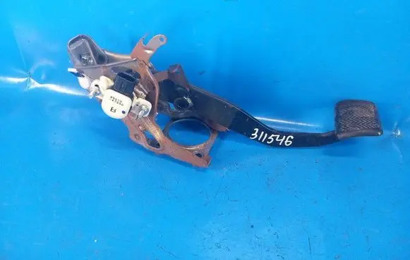 Toyota Prius+ (ZVW40) Brake pedal 4711047090