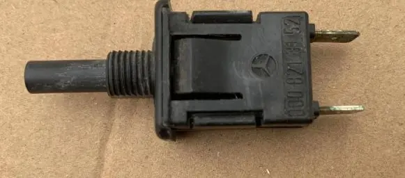 Mercedes-Benz W123 Front door sensor 0008213152