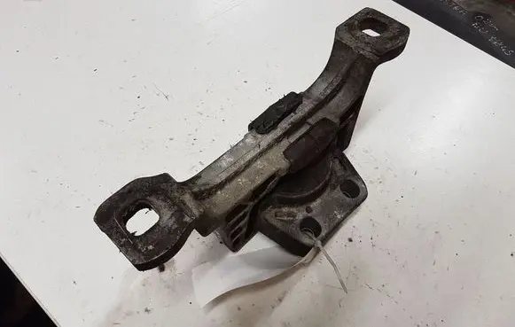Volvo V50 Engine mount bracket 307396