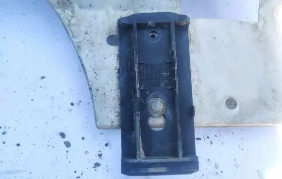 Volvo S80 Front bumper mounting bracket