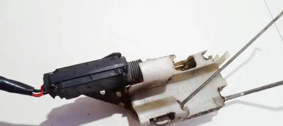 Mazda 323 Front door lock