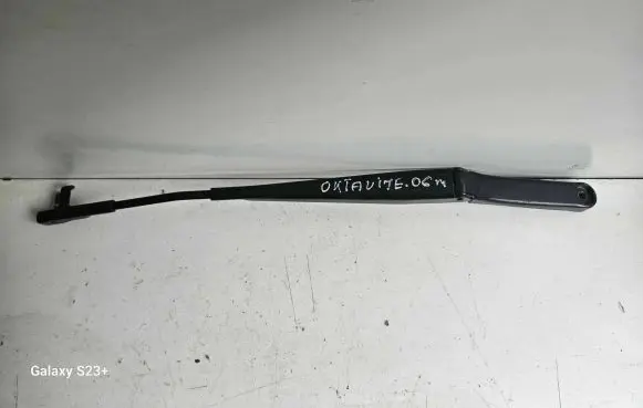 Skoda Octavia Mk2 (1Z) Front wiper blade arm 1Z1955409