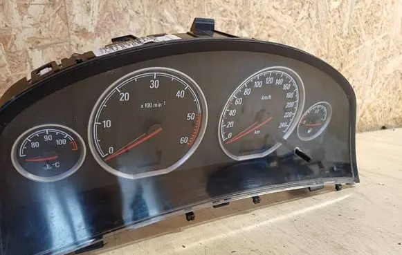 Opel Vectra C Speedometer (instrument cluster) 13193081QX