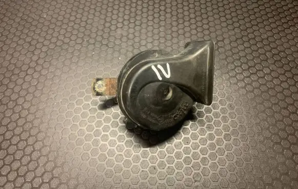 Volkswagen Touareg I Horn signal 00884 CH2013