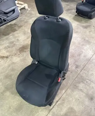 Nissan Juke I F15 Front passenger seat
