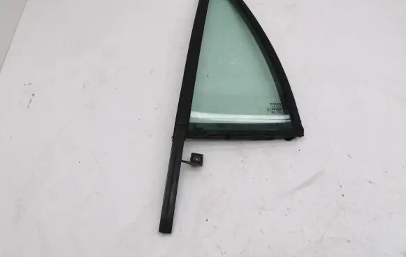 Rear vent window glass