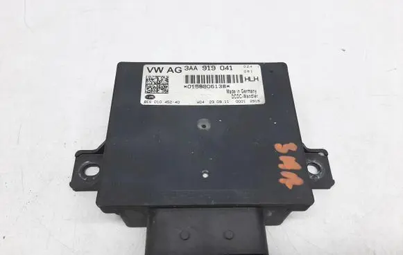 Volkswagen PASSAT B7 Voltage converter/converter module 