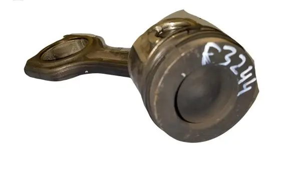 Ford Focus Piston with connecting rod