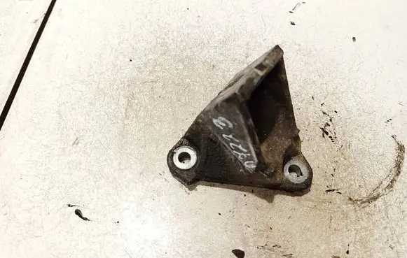 Opel Omega B2 Engine mounting bracket 90539576