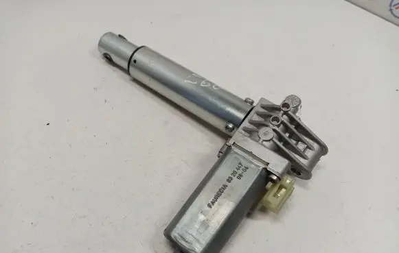 BMW 5 E60 E61 Seat adjustment motor 0390203230