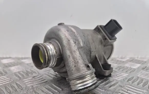 BMW 5 F10 F11 Water pump 862509701