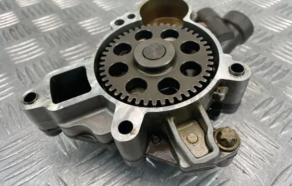 Mercedes-Benz E W212 Oil pump A2711810301 R2711810420