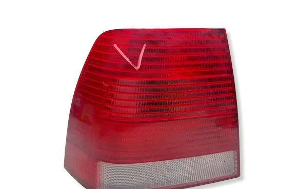 Volkswagen Bora Rear/tail lights 1J5945257KASACJA 1J5945257