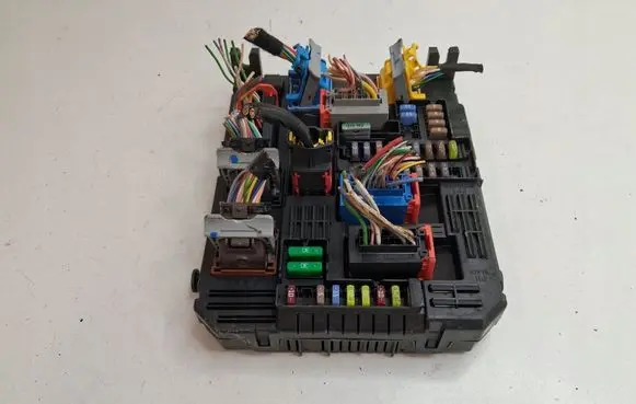 Citroen C4 Grand Picasso Central body control module 9832881080