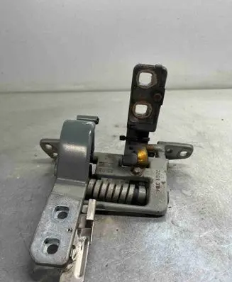 BMW 5 E60 E61 Tailgate/trunk/boot hinge 7061384