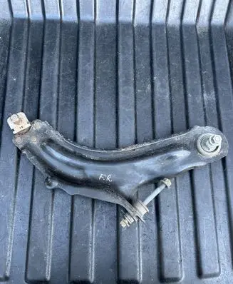 Mercedes-Benz Citan W415 Front lower control arm/wishbone 8200586570